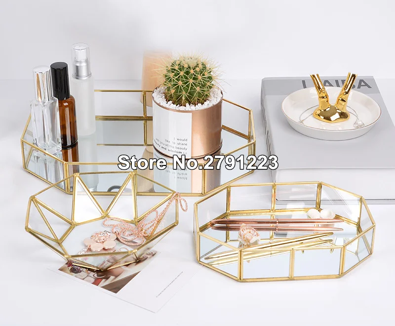 Retro Brass Storage Tray Golden Glass Makeup Organizer Tray Dessert Snack Plate Jewelry Display Stand Home Kitchen Decor
Retro Brass Storage Tray Golden Glass Makeup Organizer Tray Dessert Snack Plate Jewelry Display Stand Home Kitchen Decor