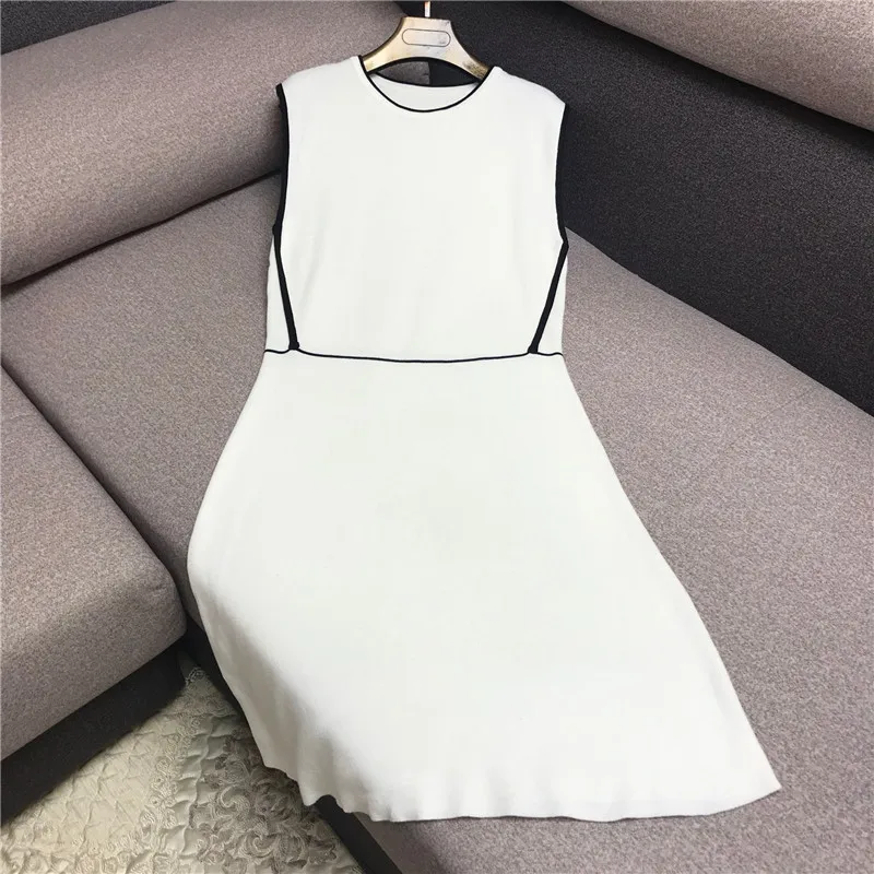 Luxury Designer Brand Dress for Women O Neck Sleeveless Vintage Contrast Stitching Knitted A Line Dress White
Luxury Designer Brand Dress for Women O Neck Sleeveless Vintage Contrast Stitching Knitted A Line Dress White
