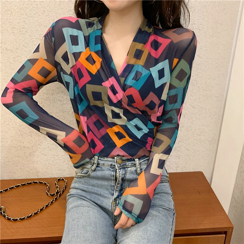 Sexy retro gentle temperament Slim 2019 new spring micro-transparent V-neck long-sleeved mesh yarn pullover shirt women
Sexy retro gentle temperament Slim 2019 new spring micro-transparent V-neck long-sleeved mesh yarn pullover shirt women