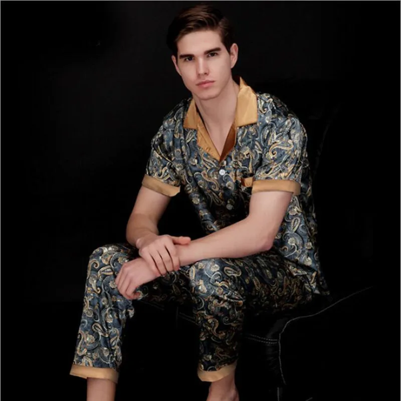 YT- 025 Chinese Men Embroidery Dragon Robes Traditional Male Sleepwear Silk Satin Novelty Robe
YT- 025 Chinese Men Embroidery Dragon Robes Traditional Male Sleepwear Silk Satin Novelty Robe