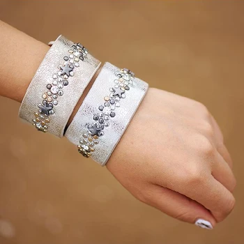 Wholesale 6 PCS Lot Wide Leather Bracelet Spike Bangle Rhinestone Star Dot Pave Casual Jewelry
Wholesale 6 PCS Lot Wide Leather Bracelet Spike Bangle Rhinestone Star Dot Pave Casual Jewelry