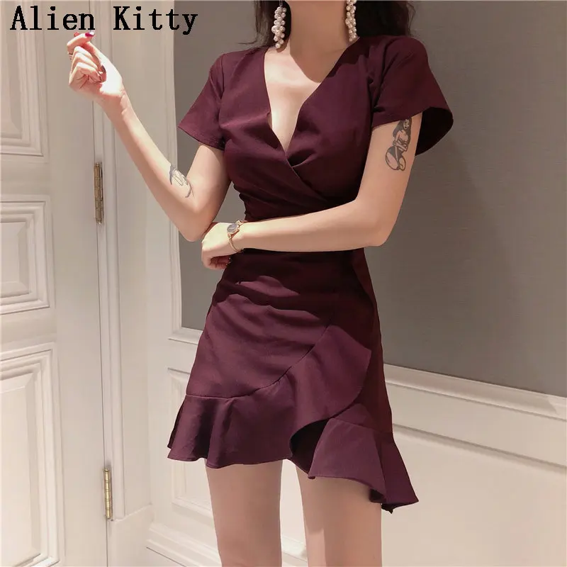 Alien Kitty New Style Ruffles Spring V-Neck Sweet Irregular 2019 Female Fashion Casual Solid Loose Mini Plus Size Dress 3 Colors
Alien Kitty New Style Ruffles Spring V-Neck Sweet Irregular 2019 Female Fashion Casual Solid Loose Mini Plus Size Dress 3 Colors