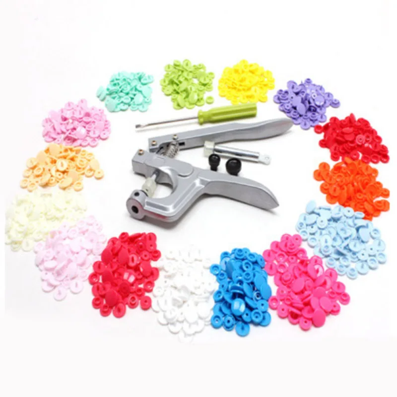 150Pcs Snap Buttons with Pliers Set T5 Resin Snaps Round Buttons Hand Held Plastic Pliers Tool Kit Art craft Sewing DIY Kits
150Pcs Snap Buttons with Pliers Set T5 Resin Snaps Round Buttons Hand Held Plastic Pliers Tool Kit Art craft Sewing DIY Kits