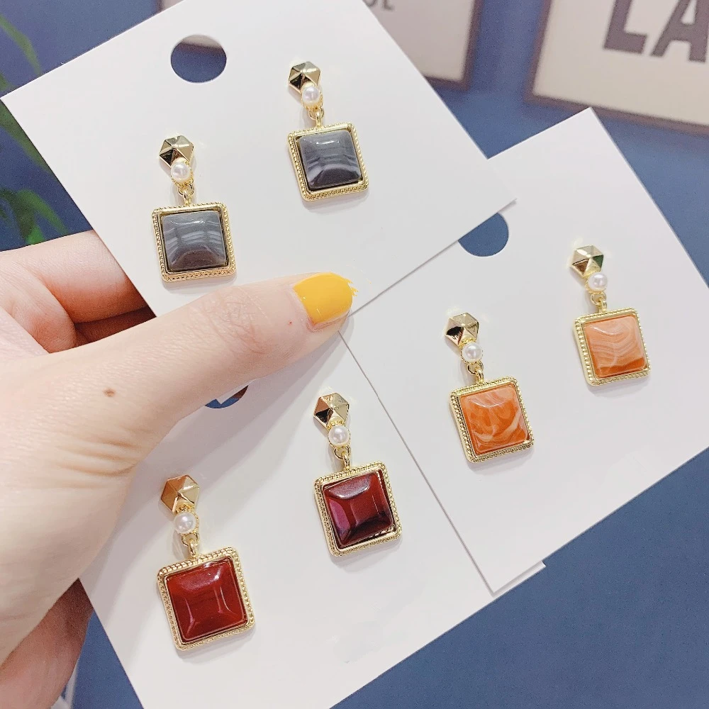 AOMU Vintage S925 Sterling Silver Pin Color Acrylic Pearl Metal Geometric Square Drop Earrings for Women Girl Party Gift Jewelry
AOMU Vintage S925 Sterling Silver Pin Color Acrylic Pearl Metal Geometric Square Drop Earrings for Women Girl Party Gift Jewelry
