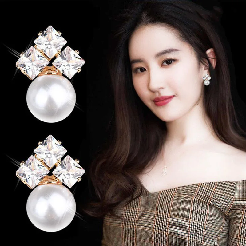 South Korea's new S925 pure silver crystal pearl stud earrings elegant fashion atmosphere versatile earrings
South Korea's new S925 pure silver crystal pearl stud earrings elegant fashion atmosphere versatile earrings