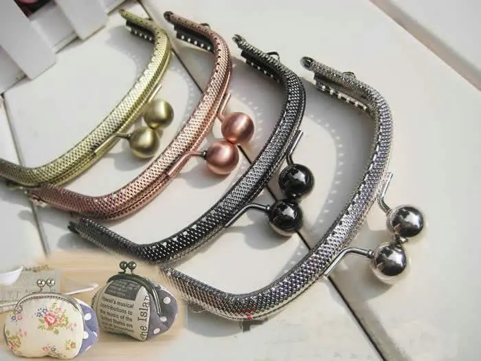 k156 gun black/ Red bronze/Green bronze/silver 10.5CM arc-shaped Plaid Big bead head knurling Metal Purse frame Kiss Clasp 3pcs
k156 gun black/ Red bronze/Green bronze/silver 10.5CM arc-shaped Plaid Big bead head knurling Metal Purse frame Kiss Clasp 3pcs