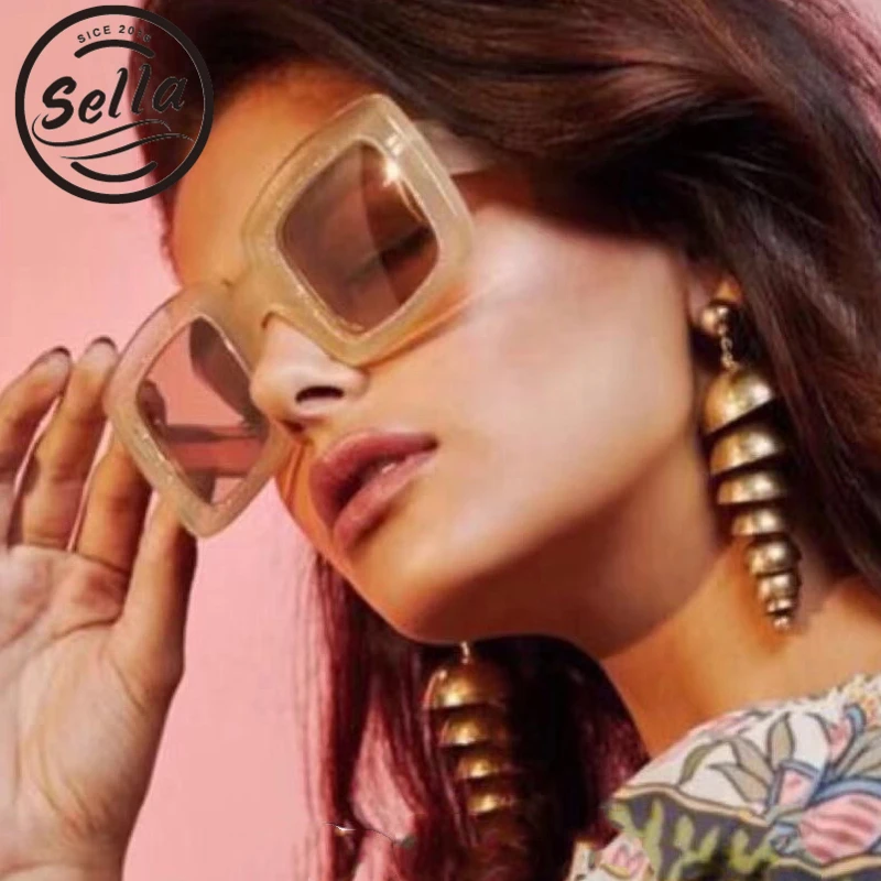 Sella Trending Fashion Women Crystal Decoration Square Sunglasses Brand Designer Gradient Lens Vintage Glasses Shades
Sella Trending Fashion Women Crystal Decoration Square Sunglasses Brand Designer Gradient Lens Vintage Glasses Shades
