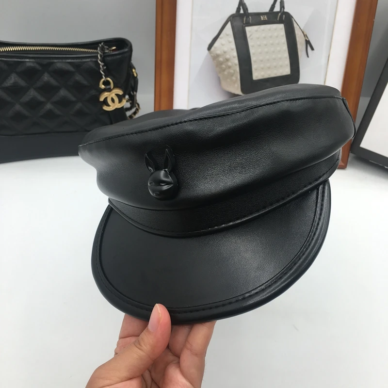 The spring and autumn period and the summer hats for men and women students PU leather cap cap octagonal cap painter hat fur hat
The spring and autumn period and the summer hats for men and women students PU leather cap cap octagonal cap painter hat fur hat