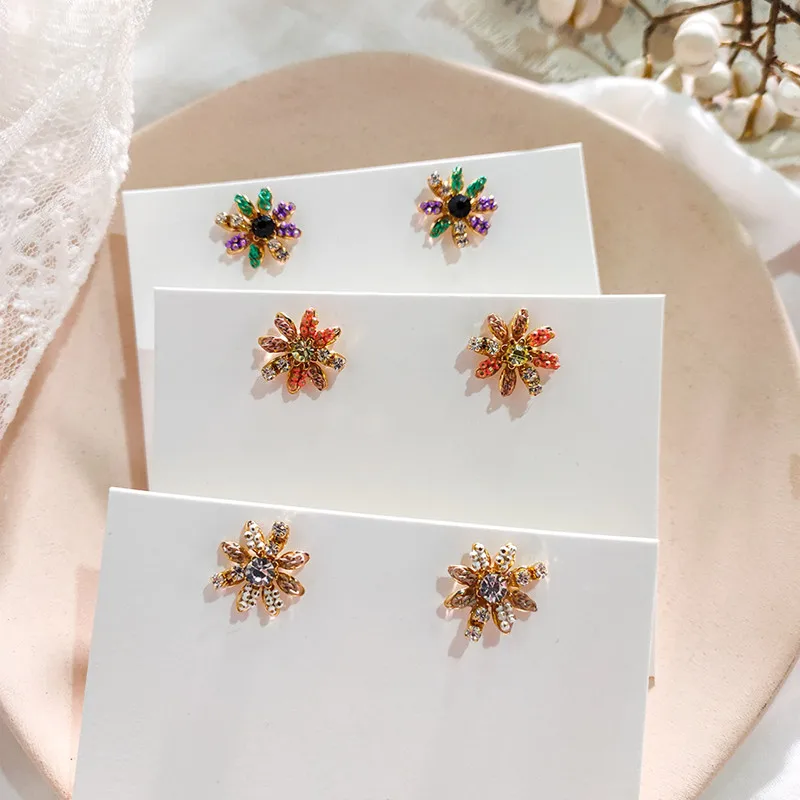 Dominated 2019 Fashion Simple Colored Flowers Individuality Small Crystal Women Temperament Stud Earrings
Dominated 2019 Fashion Simple Colored Flowers Individuality Small Crystal Women Temperament Stud Earrings