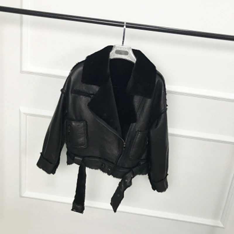 Women's Jacket Leather Sheepskin Black Moto&Biker Zip Fly Collar Lapel Neckline Winter Thick Women's Short Jacket
Women's Jacket Leather Sheepskin Black Moto&Biker Zip Fly Collar Lapel Neckline Winter Thick Women's Short Jacket