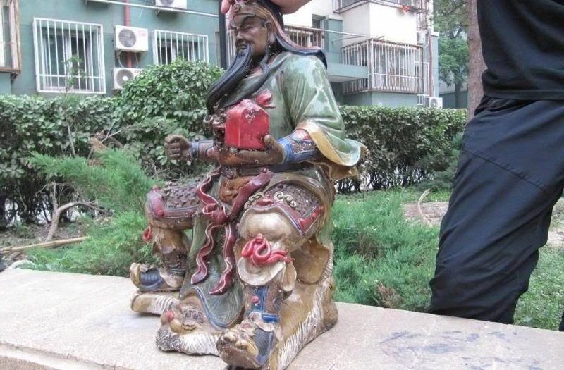 24 Chinese Folk Old Wu Cai porcelain Sit Dragon Guan Yu Guan Gong warrior Statue 8.02
24 Chinese Folk Old Wu Cai porcelain Sit Dragon Guan Yu Guan Gong warrior Statue 8.02