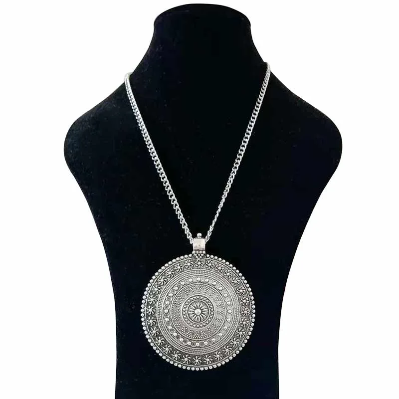 1 x Antique Silver Metal Abstract Boho Large Round Flower Medallion Jewelry Pendant Necklaces on Long Link Chain Lagenlook 34"
1 x Antique Silver Metal Abstract Boho Large Round Flower Medallion Jewelry Pendant Necklaces on Long Link Chain Lagenlook 34"