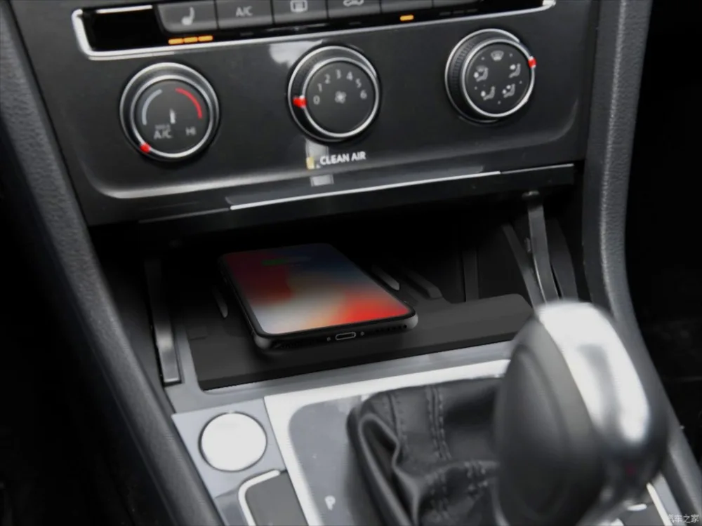 Qi Car Wireless Charger For iPhone Xs Max Xr X Samsung S10 S9 Intelligent Infrared for Volkswagen Golf 7 Car Phone Holder
Qi Car Wireless Charger For iPhone Xs Max Xr X Samsung S10 S9 Intelligent Infrared for Volkswagen Golf 7 Car Phone Holder