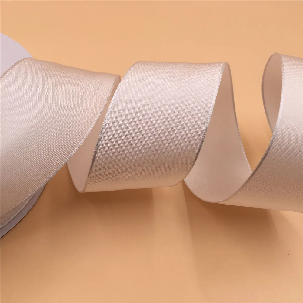 N1096 38mm Christmas White Taffeta Silk Ribbon for Gift Packaging with Wired Edges 25yards roll
N1096 38mm Christmas White Taffeta Silk Ribbon for Gift Packaging with Wired Edges 25yards roll