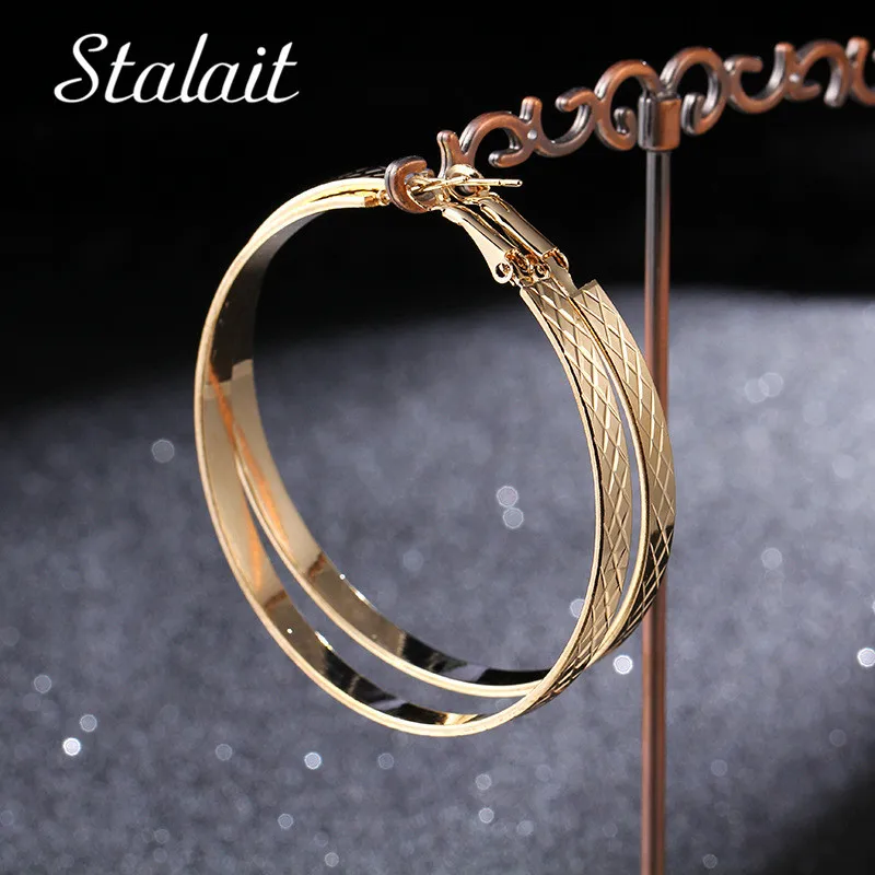 Fashion Carved Rhombus Gear Shape Hoop Earrings Diameter 40/50/60mm Charm Gold Color Hoop Earrings For Women Wedding Souvenir
Fashion Carved Rhombus Gear Shape Hoop Earrings Diameter 40/50/60mm Charm Gold Color Hoop Earrings For Women Wedding Souvenir