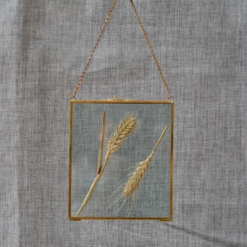 Gift Antique Brass Hanging Picture Glass Photo Frame Metal Portrait Vintage Free Stand Hanging Picture Frames Home Decor Gift
Gift Antique Brass Hanging Picture Glass Photo Frame Metal Portrait Vintage Free Stand Hanging Picture Frames Home Decor Gift