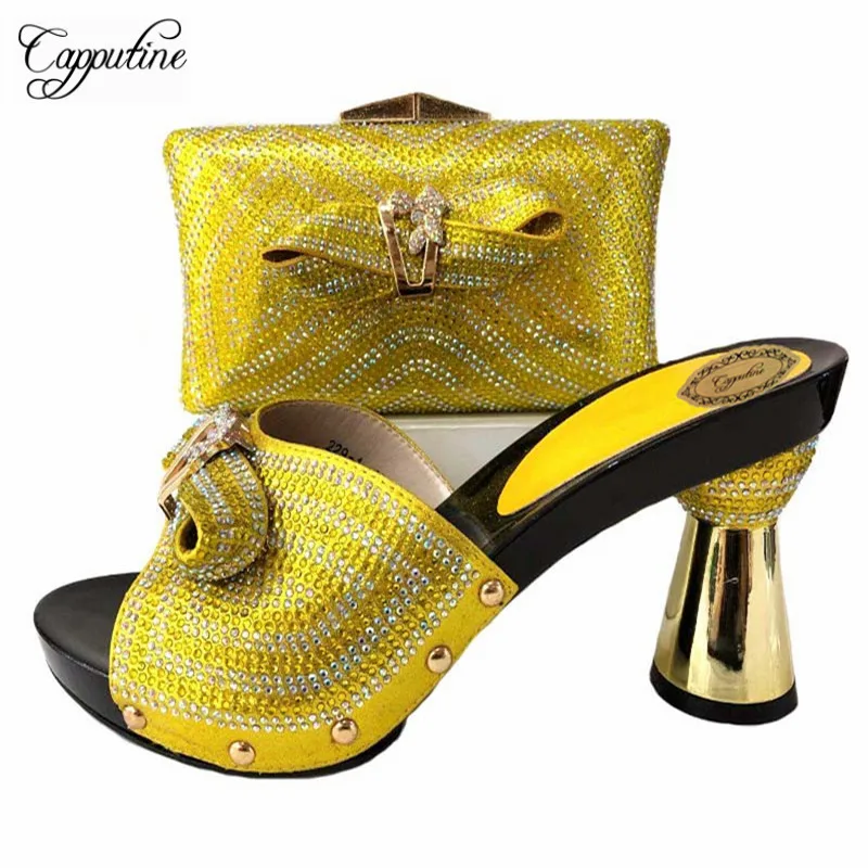Capputine Newest African Design Woman Low Heels Shoes And Bag Set For Party Fashion Summer Slipper Shoes And Bag Set Size 37-43
Capputine Newest African Design Woman Low Heels Shoes And Bag Set For Party Fashion Summer Slipper Shoes And Bag Set Size 37-43