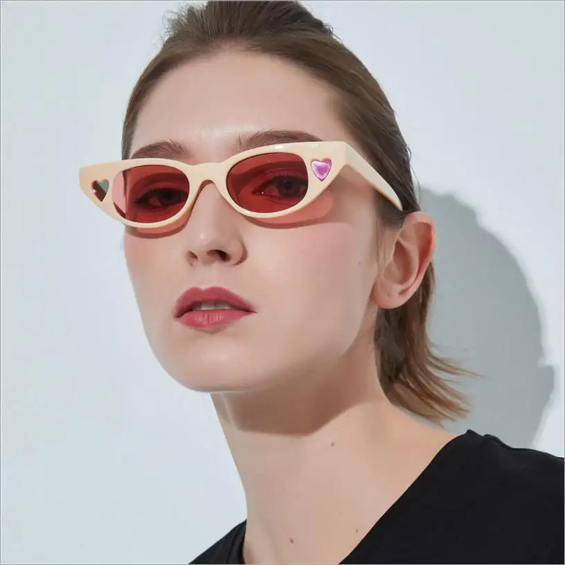 Small Love shape Sunglasses Women Brand Design Hearts Hollow Sun Glasses UV400 Shades Leopard Female pink eyewear Accessories
Small Love shape Sunglasses Women Brand Design Hearts Hollow Sun Glasses UV400 Shades Leopard Female pink eyewear Accessories