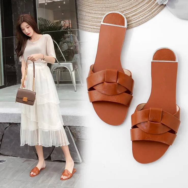Women's leather slippers 2019 summer new color matching cross fashion wear flat bottom with lazy slippers
Women's leather slippers 2019 summer new color matching cross fashion wear flat bottom with lazy slippers