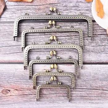 Purse Frame Hanger Embossing Rectangle Bronze Metal Kiss Clasp Purses Handle Accessories Diy Bag Parts for Handbag Handmade 1pc
Purse Frame Hanger Embossing Rectangle Bronze Metal Kiss Clasp Purses Handle Accessories Diy Bag Parts for Handbag Handmade 1pc