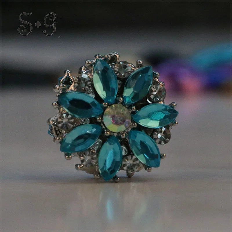1Pcs 2019 New Fashion Magnet Brooches For Women Alloy Rhinestone Vintage Style Ladies Round Brooches Clothing Accessories
1Pcs 2019 New Fashion Magnet Brooches For Women Alloy Rhinestone Vintage Style Ladies Round Brooches Clothing Accessories