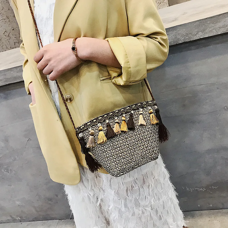 2019 Women Tassel Beach Bags Straw Handbag Handmade Woven Fashion Ratten Bag Female Messenger Ladies Shoulder HandBags bolsas
2019 Women Tassel Beach Bags Straw Handbag Handmade Woven Fashion Ratten Bag Female Messenger Ladies Shoulder HandBags bolsas