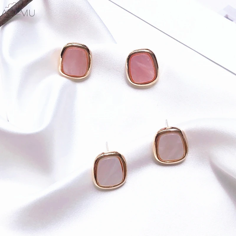 AOMU Korea 2019 New Simple Fashion Marble Geometric Square Metal Small Stud Earrings for Women Girl Party Gift Jewelry Brincos
AOMU Korea 2019 New Simple Fashion Marble Geometric Square Metal Small Stud Earrings for Women Girl Party Gift Jewelry Brincos