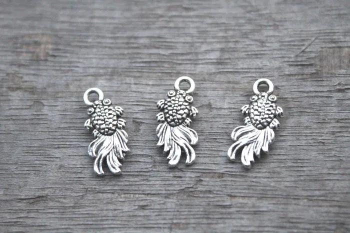 35pcs of Antique Tibetan silver tone Tiny Goldfish charms pendants 2 sided 18x8mm
35pcs of Antique Tibetan silver tone Tiny Goldfish charms pendants 2 sided 18x8mm