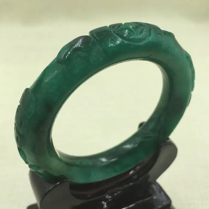 A-2130 Chinese Hand-carved Emerald Green Jadeite Jade Gems Bangle Bracelet 57mm 28% 10.13
A-2130 Chinese Hand-carved Emerald Green Jadeite Jade Gems Bangle Bracelet 57mm 28% 10.13