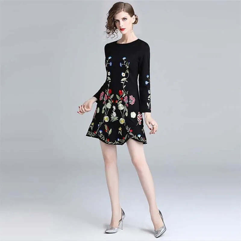 BLLOCUE High Quality New Fashion 2019 Runway Dress Women's Long sleeve Vintage Floral Embroidery Slim Dress
BLLOCUE High Quality New Fashion 2019 Runway Dress Women's Long sleeve Vintage Floral Embroidery Slim Dress