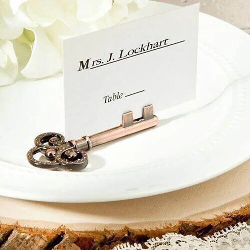 200pcs Retro Key Place Card Holder Vintage Rustic Wedding Table Decoration Table Number Name Card Holder Supplies
200pcs Retro Key Place Card Holder Vintage Rustic Wedding Table Decoration Table Number Name Card Holder Supplies