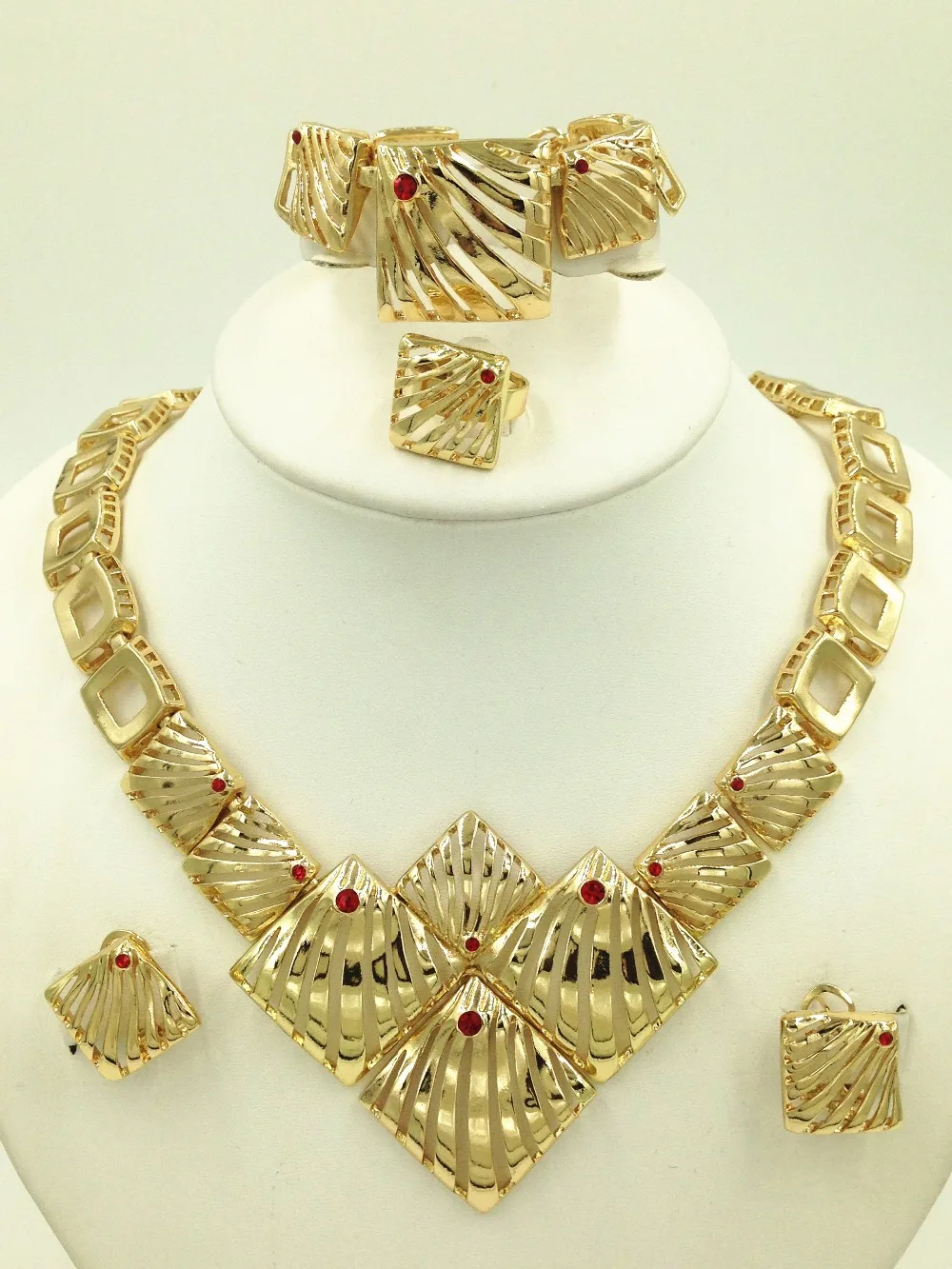 2015 New Arrival Fashion Dubai Jewelry Sets 18K Gold Plated Charming Necklace Earrings For Women Party
2015 New Arrival Fashion Dubai Jewelry Sets 18K Gold Plated Charming Necklace Earrings For Women Party