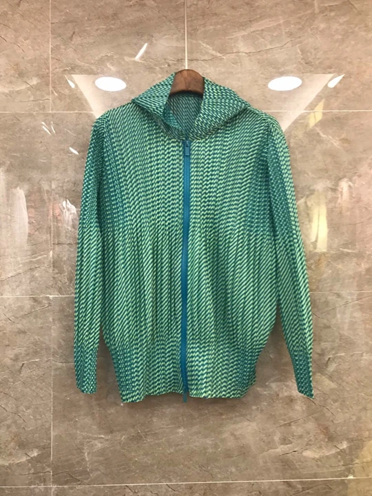 2019 Early autumn new women's collar cap, long sleeve, pleated striped jacket, short jacket 707
2019 Early autumn new women's collar cap, long sleeve, pleated striped jacket, short jacket 707