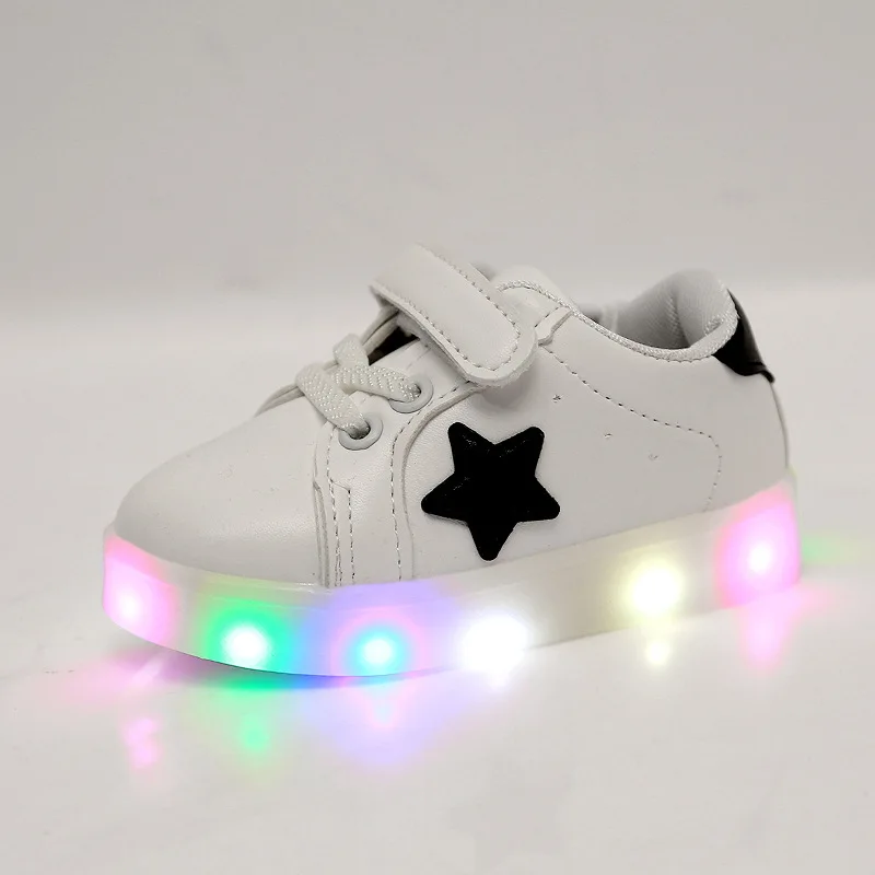 2017 Hot Children Sneaker Shoes Glowing Sneakers Boys Girls With LED Light Sports Shoe For All Seasons Kids Casual Shoes Fashion
2017 Hot Children Sneaker Shoes Glowing Sneakers Boys Girls With LED Light Sports Shoe For All Seasons Kids Casual Shoes Fashion