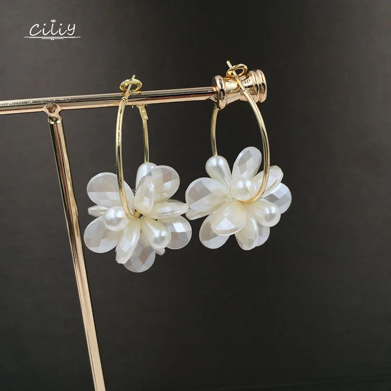 Ciliy Earings Fashion Jewelry Gifts For Women And Girl Resin White Flower Alloy Cute Hoop Earrings Party Wedding Accessories
Ciliy Earings Fashion Jewelry Gifts For Women And Girl Resin White Flower Alloy Cute Hoop Earrings Party Wedding Accessories