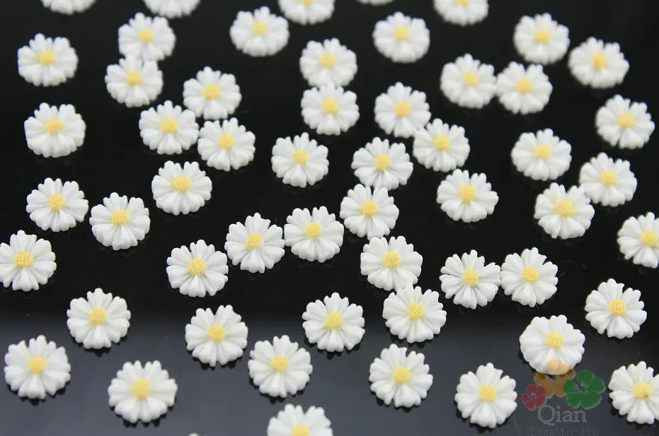 set of 120pcs white Beautiful Resin daisy chrysanthemum SunFlower nail art Cabochon for earrings Pendant 9mm
set of 120pcs white Beautiful Resin daisy chrysanthemum SunFlower nail art Cabochon for earrings Pendant 9mm