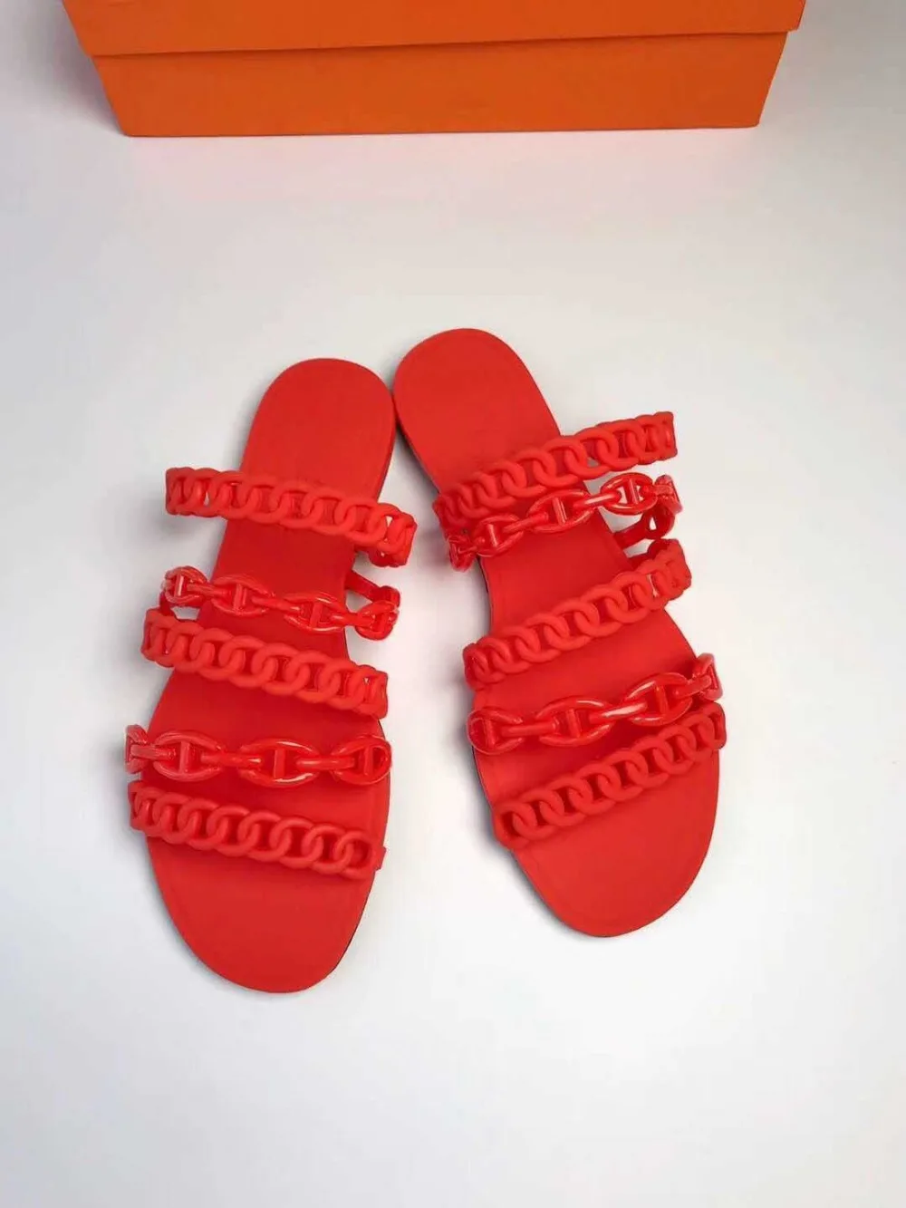 Women's brand Sandals flat H loho slippers women's plastic PVC shoes jelly three chain fashion sandals Beach shoes 35-40
Women's brand Sandals flat H loho slippers women's plastic PVC shoes jelly three chain fashion sandals Beach shoes 35-40
