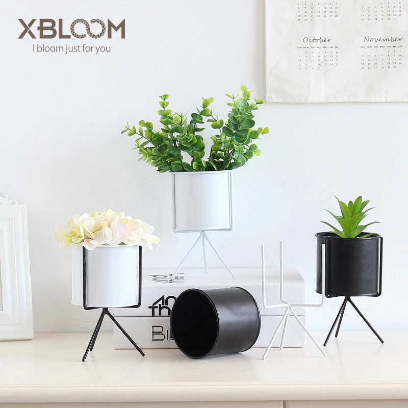 Simple white wrought iron flower box flower pot vase metal garden flower barrel with bracket desktop decoration wedding decor
Simple white wrought iron flower box flower pot vase metal garden flower barrel with bracket desktop decoration wedding decor