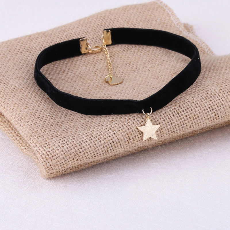 1Pc New Arrival Wire Drawing Star Pendant Black Korea Velvet Rope Choker Collar Necklace Female Collier Bijoux Girls Gift
1Pc New Arrival Wire Drawing Star Pendant Black Korea Velvet Rope Choker Collar Necklace Female Collier Bijoux Girls Gift