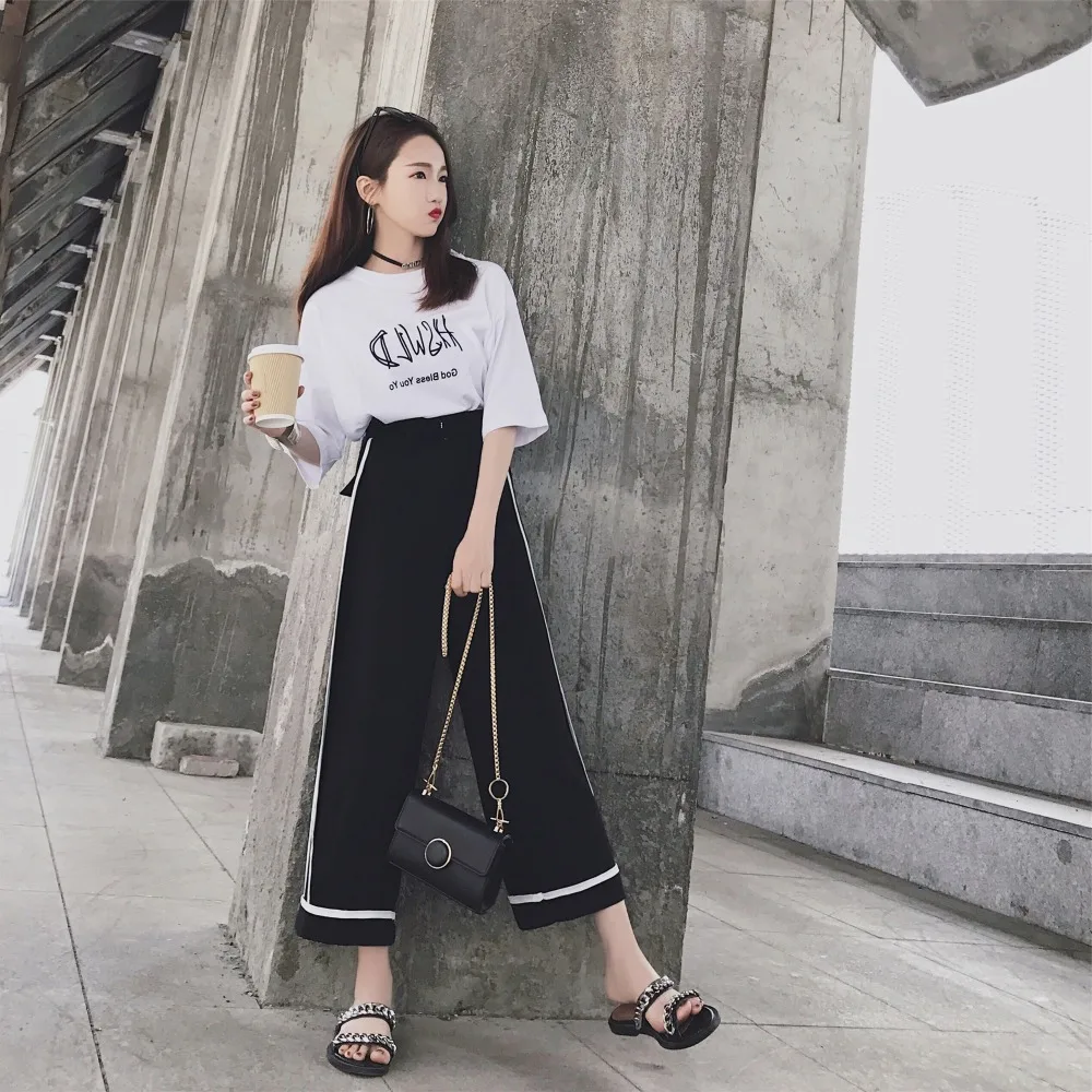 Casual sports suit female 2019 summer new fashion Korean short-sleeved shirt nine Wide leg pants students 2 two-piece set women
Casual sports suit female 2019 summer new fashion Korean short-sleeved shirt nine Wide leg pants students 2 two-piece set women
