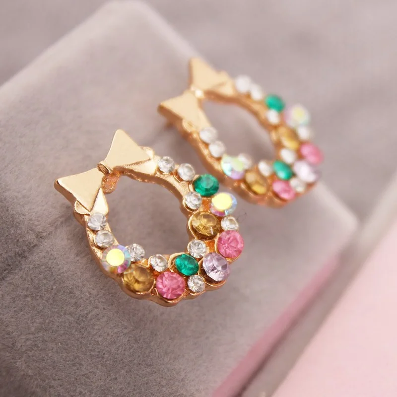 Cubic Zircon Bow-knot Pink Green Color Rhinestone Stud Earring for Woman Korean Fashion Lovely Jewelry Earrings for Female Siera
Cubic Zircon Bow-knot Pink Green Color Rhinestone Stud Earring for Woman Korean Fashion Lovely Jewelry Earrings for Female Siera