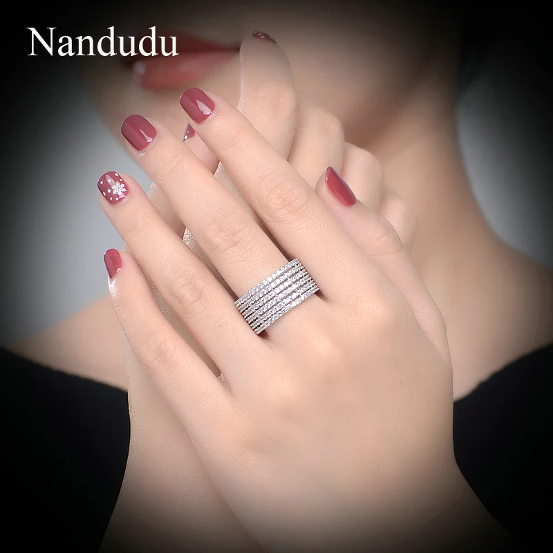 Nandudu Sparkling Austrian Crystal White Gold Color Ring New Deluxe Female Women Glittering Rings Luxury Jewelry Gift R1192
Nandudu Sparkling Austrian Crystal White Gold Color Ring New Deluxe Female Women Glittering Rings Luxury Jewelry Gift R1192