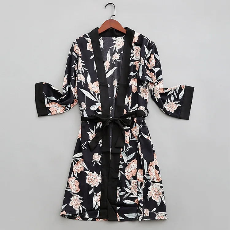 Black Three Quarter Floral Satin Female Robe Printed Rayon Above Knee Length Women Robe Gown Belt High Quality Sleepwear M-2XL
Black Three Quarter Floral Satin Female Robe Printed Rayon Above Knee Length Women Robe Gown Belt High Quality Sleepwear M-2XL