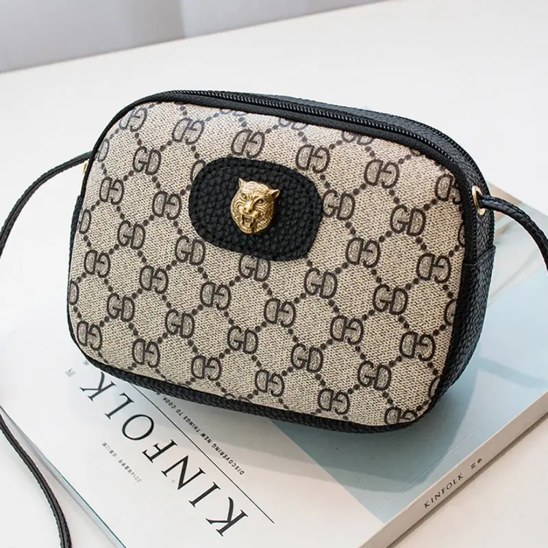 Fashion New Letter Printed Sequined Shell Small Square Bag Animal Decoration Slung Shoulder Bag bolsa feminina Autumn Winter
Fashion New Letter Printed Sequined Shell Small Square Bag Animal Decoration Slung Shoulder Bag bolsa feminina Autumn Winter