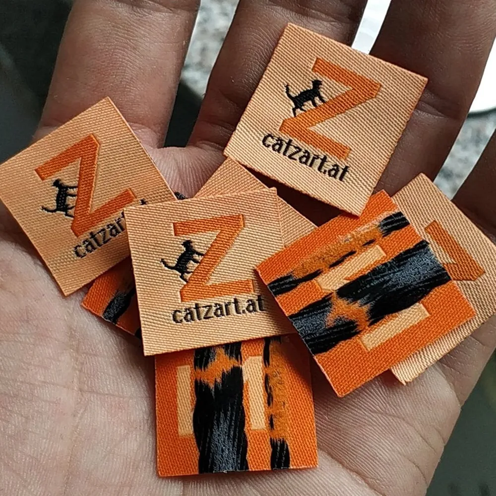 4000pcs , 3 * 3 cm Custom hot iron glue on orange damask cloth woven label Straight cut tags
4000pcs , 3 * 3 cm Custom hot iron glue on orange damask cloth woven label Straight cut tags