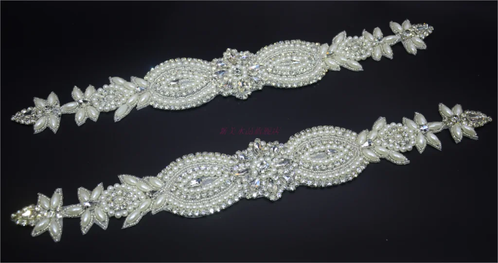 38.5*5.5cm gembling rhinestone sticker sheets luxurious phone case decor Self Adhesive Scrapbooking Sticker shoes decoration
38.5*5.5cm gembling rhinestone sticker sheets luxurious phone case decor Self Adhesive Scrapbooking Sticker shoes decoration