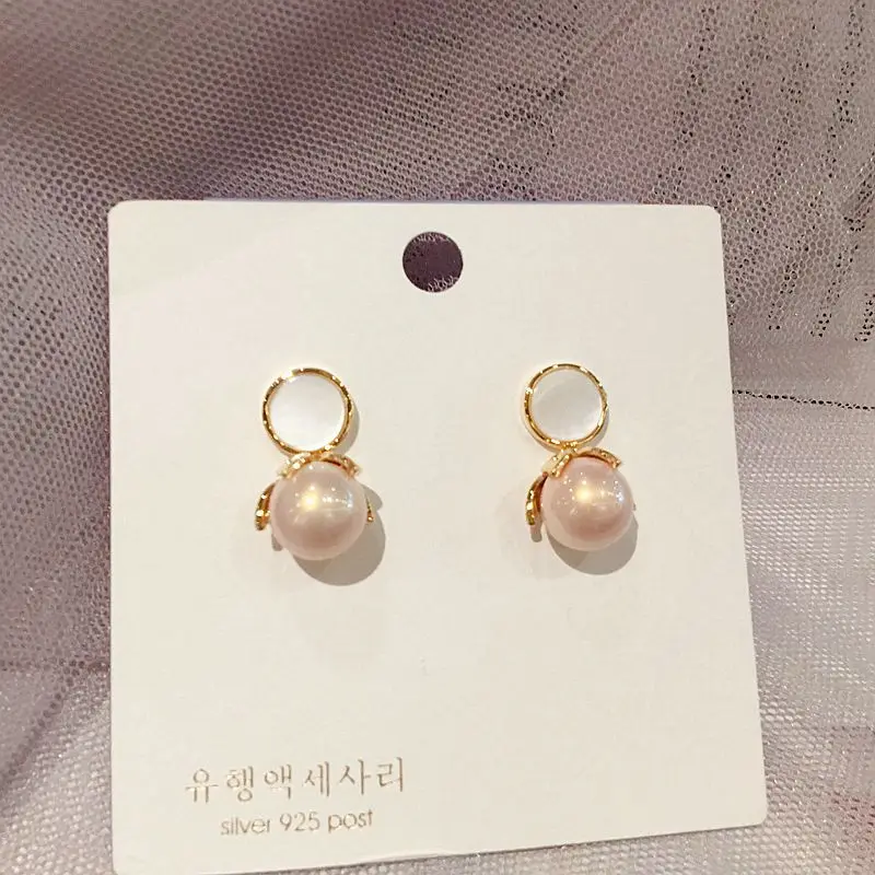 2019 New Fashion Stud Earrings Jewelry Gold Color Natural Shell Simulated Pearl Earrings for Women Girls 
2019 New Fashion Stud Earrings Jewelry Gold Color Natural Shell Simulated Pearl Earrings for Women Girls