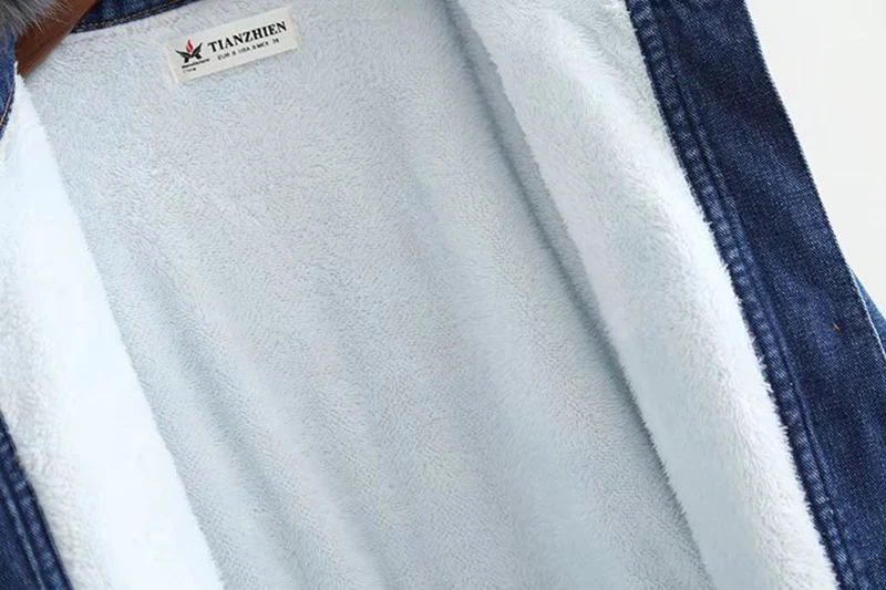 6696285681_650631000