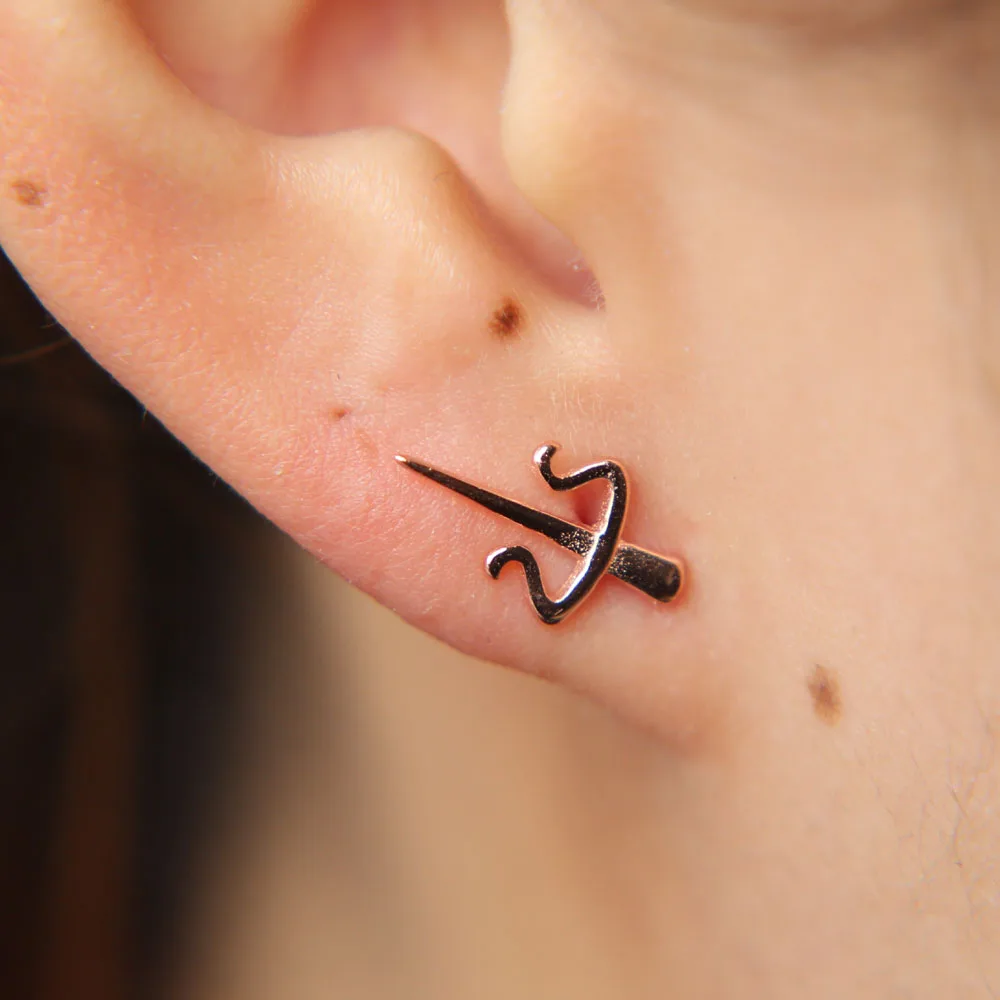 100% real 925 sterling silver sword earring for women mans lady party untique design weapon charms earring stud in gold filled
100% real 925 sterling silver sword earring for women mans lady party untique design weapon charms earring stud in gold filled