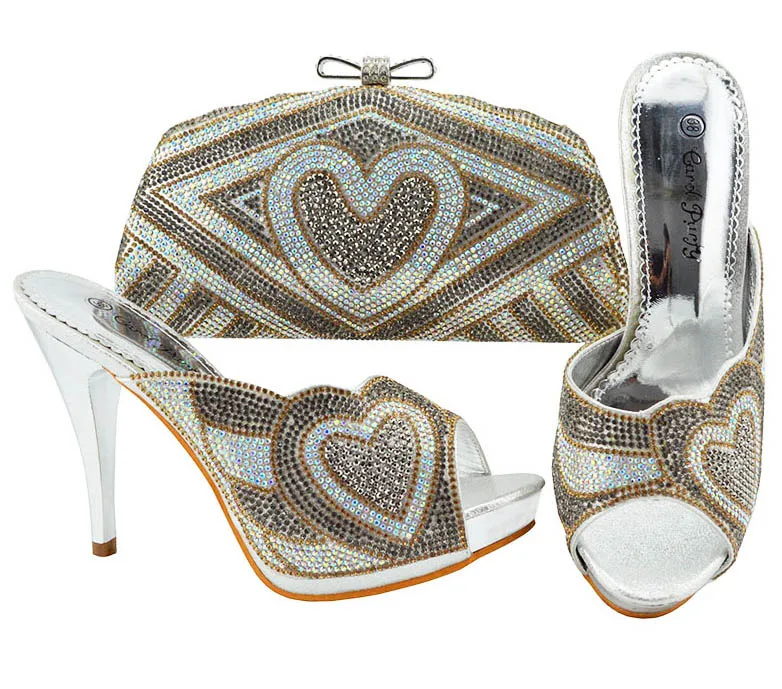 Nigerian Women Wedding Shoes And Bag Set 2018 African Style Pumps 11CM Shoes And Bag Set For Party Silver shoes and bags
Nigerian Women Wedding Shoes And Bag Set 2018 African Style Pumps 11CM Shoes And Bag Set For Party Silver shoes and bags